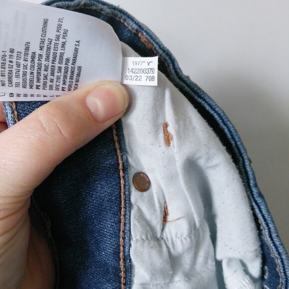 American Eagle The Dream Short Curvy Midi Size 8 Blue Denim Jean Cutoffs 5" - Picture 8 of 13